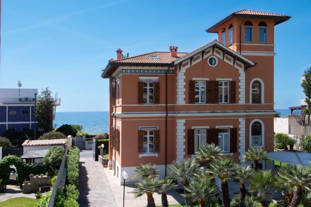 Palazzo Moresco Hotel Santa Marinella Exterior photo